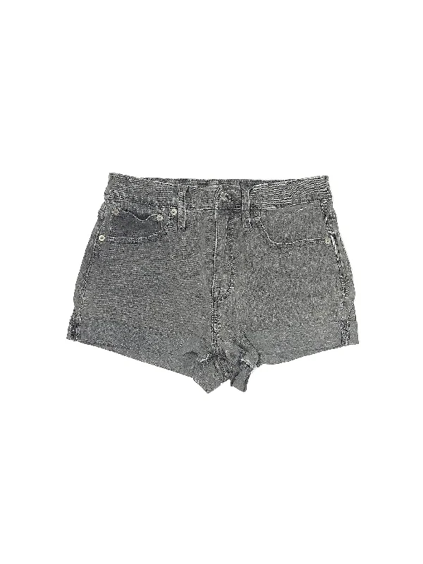 Low-Rise Denim Shorts in Light Wash