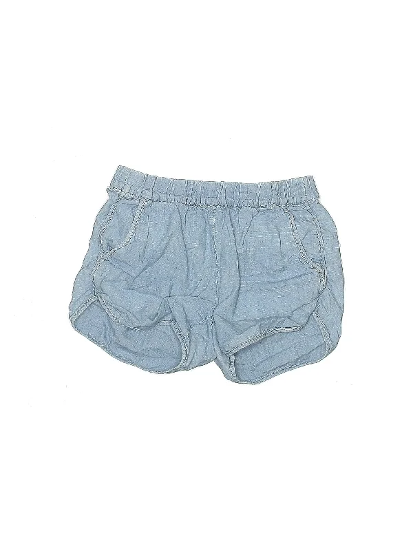 Low-Rise Denim Shorts in Light Wash