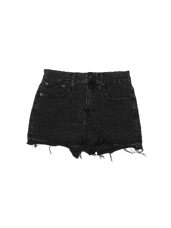 Low-Rise Denim Shorts in Medium Wash