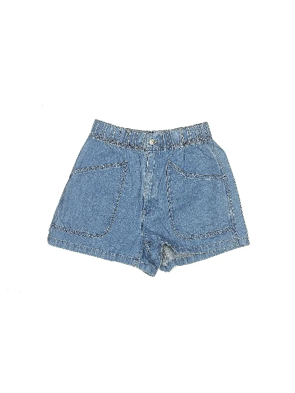 Mid-Rise Denim Shorts in Medium Wash